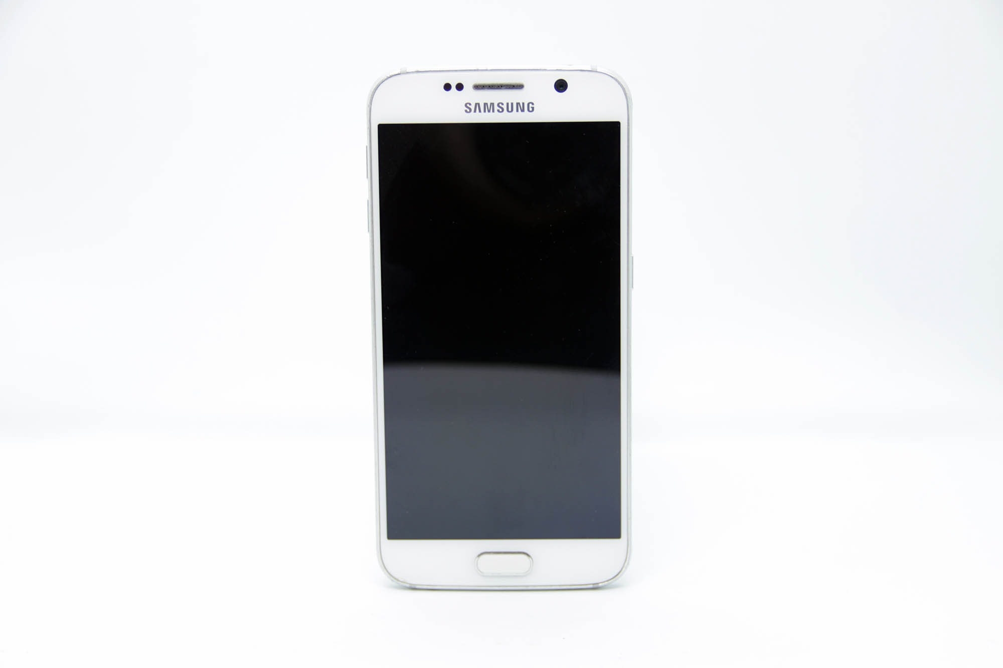 Samsung Galaxy S6 SM-G920F 32Gb (белый) Фото Samsung Galaxy S6 SM-G920F 32Gb (белый)