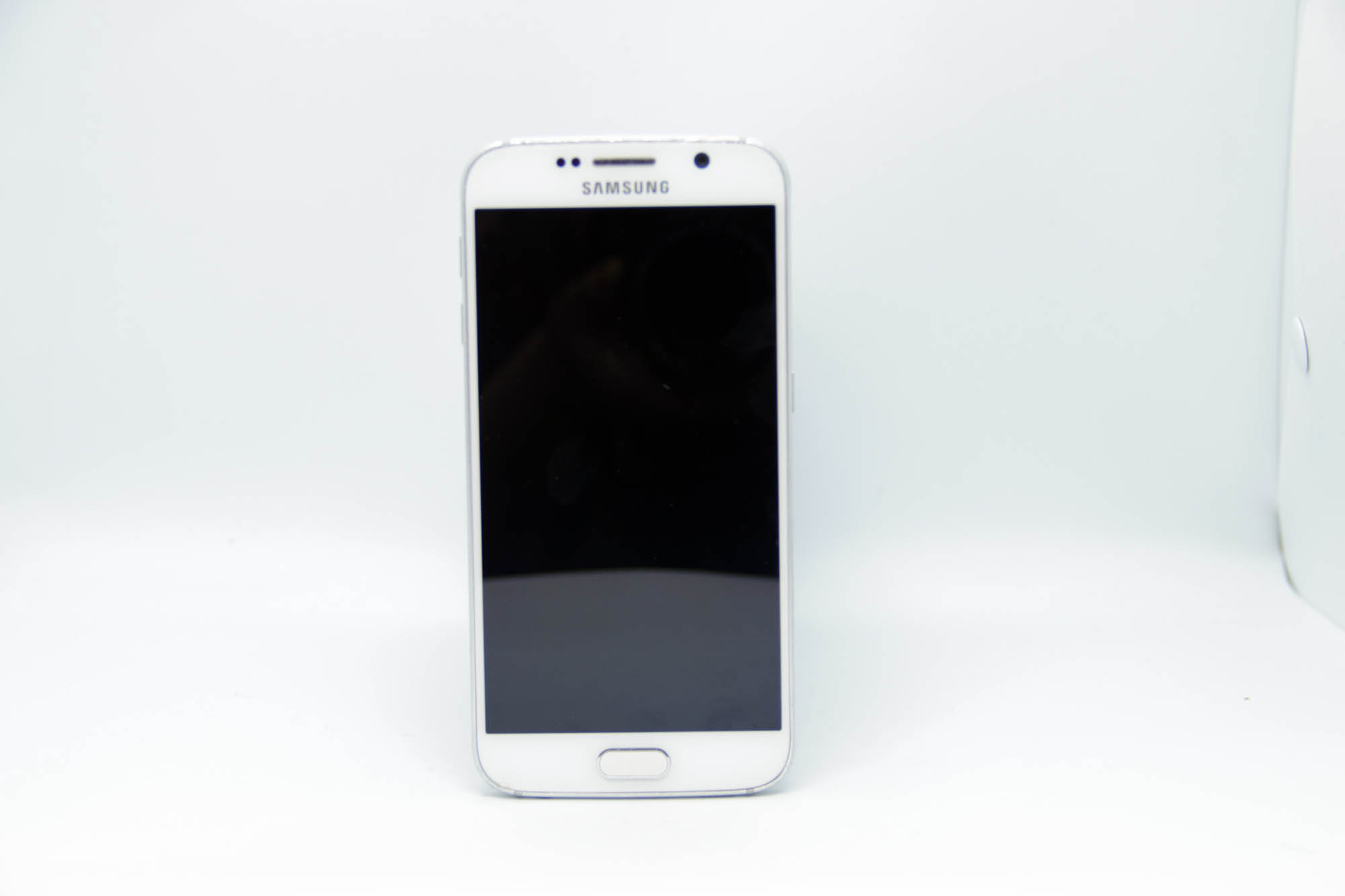 Samsung Galaxy S6 SM-G920F 32Gb (белый) Фото Samsung Galaxy S6 SM-G920F 32Gb (белый)
